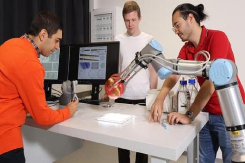 کاتتر هوشمندی که در رگ هایی باریک تر از موی انسان حرکت می کند